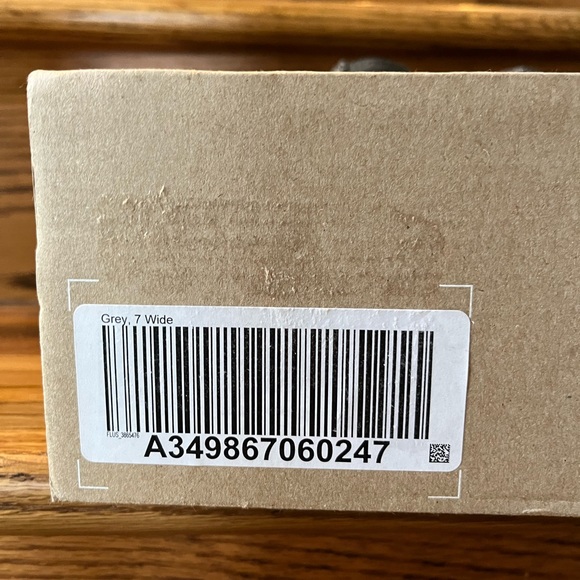 Clark's Leather Perforated Peep-Toe Sandal Size 7 wide - Picture 4 of 8